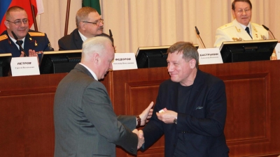 Александр Иванович Бастрыкин вручает награду Шереметьеву Игорю Игоревичу 